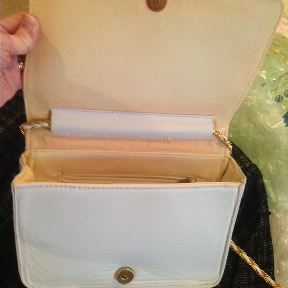 White LEATHER cross body chain quilted bag - Picture 3 of 4