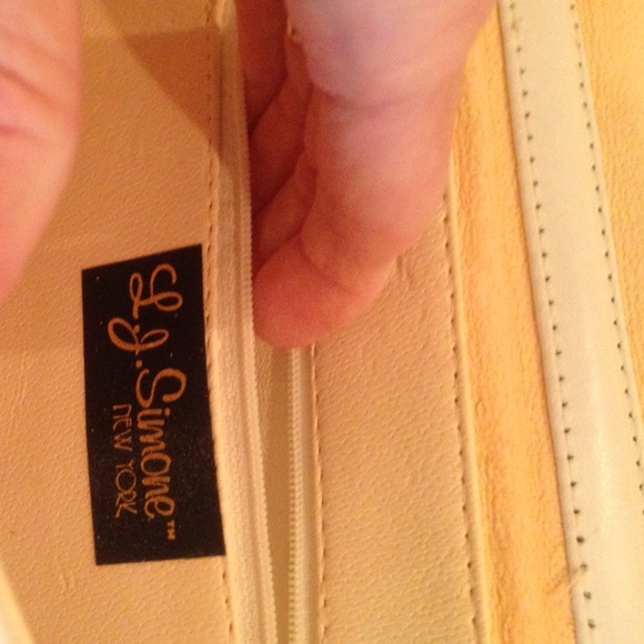 White LEATHER cross body chain quilted bag - Picture 4 of 4