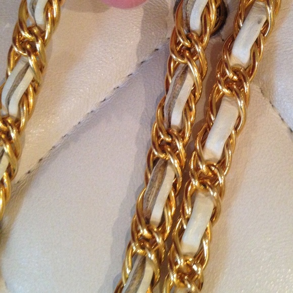 White LEATHER cross body chain quilted bag - Picture 2 of 4