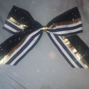 Cheer bow