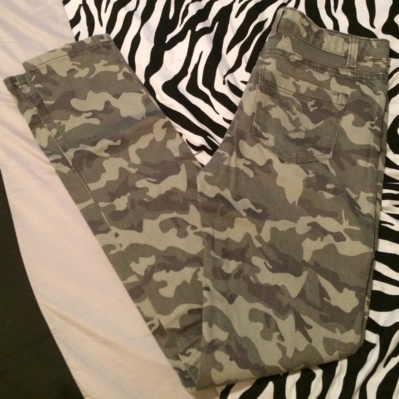 Camo Jean Pants- Size 6