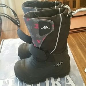 Snow boots