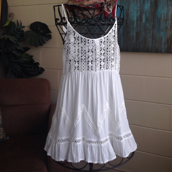 ❌❌SOLD❌❌Bethany Mota Boho Tank Size Small - Picture 2 of 4