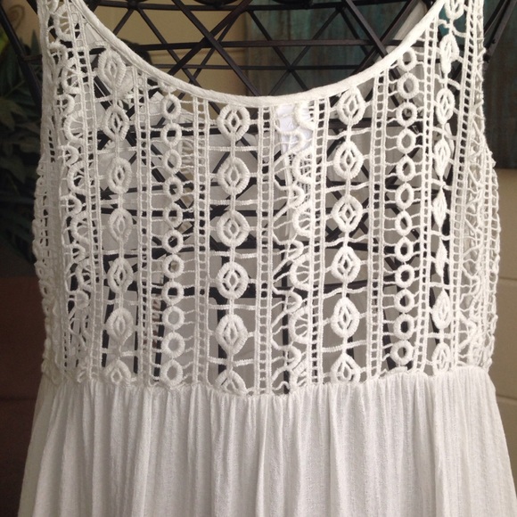 ❌❌SOLD❌❌Bethany Mota Boho Tank Size Small - Picture 3 of 4