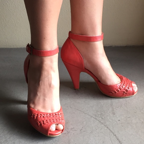 Aldo Salmon/ coral heels