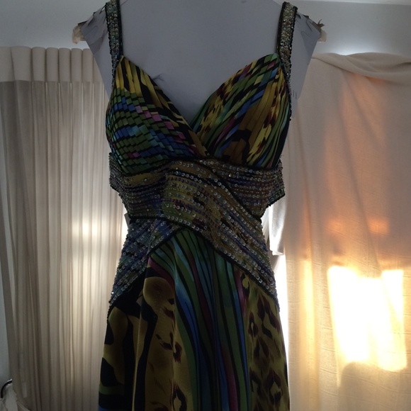 New listing: dress:sold - Picture 2 of 4