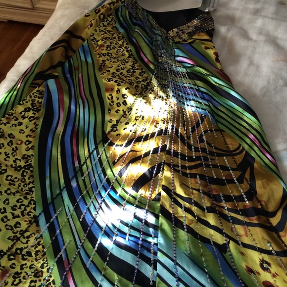 New listing: dress:sold - Picture 4 of 4