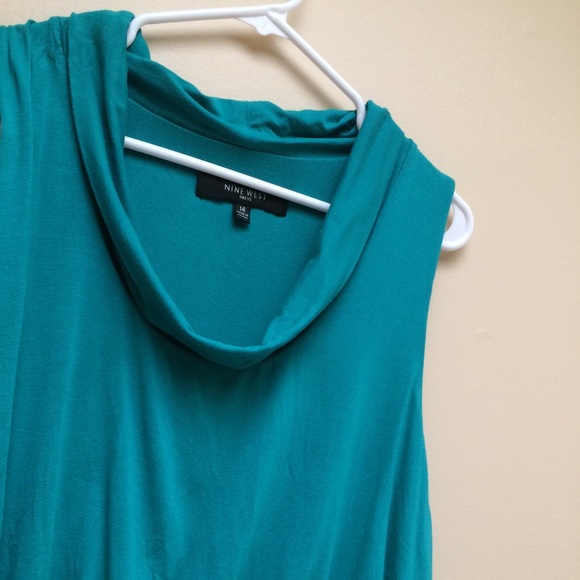 Dress - Picture 3 of 4