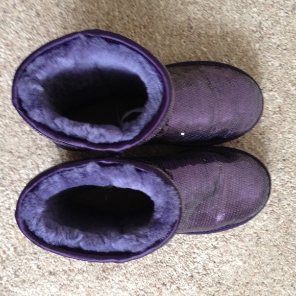 Size 7 purple sparkly Ugg boot - Picture 3 of 4