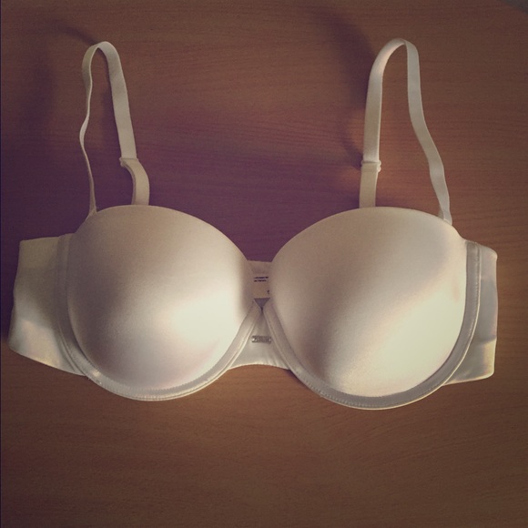 White Strapless/convertible bra