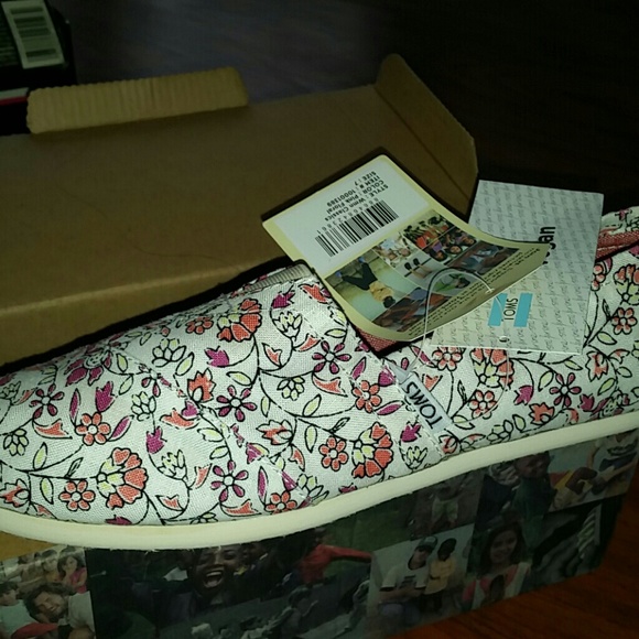 TOMS women's shoes