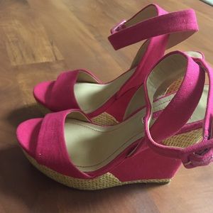 Ankle strap pink BCBG wedges!! ❤️