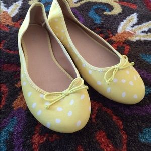 Fun yellow flats!