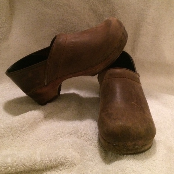 Sanita. Size 32.