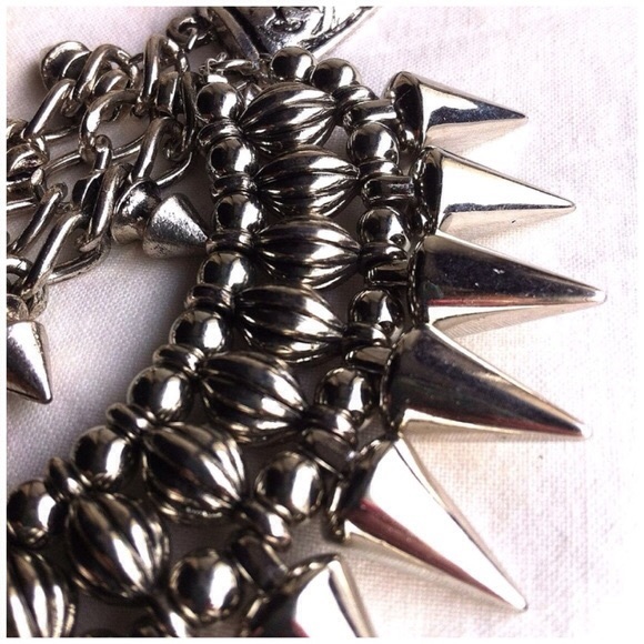 Jewelry | Triangle Silver Statement Necklace - Picture 3 of 4
