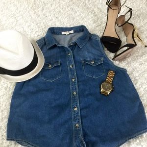 ❌SOLD❌Button Up Sleeveless Chambray Denim Top