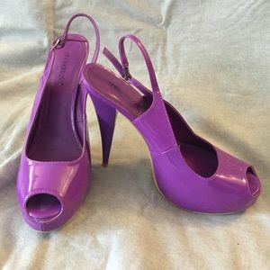 Purple patent sling back heel with platform