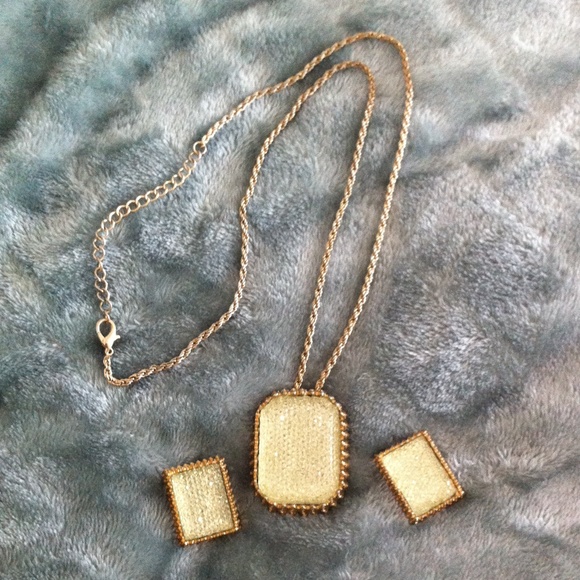 Necklace/Earrings