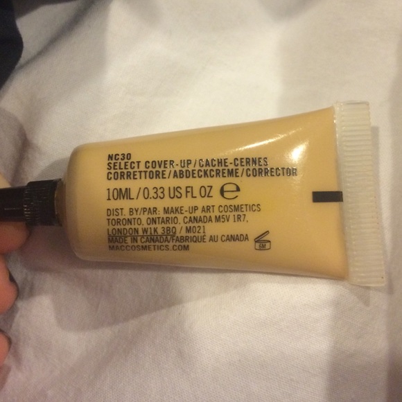 ⚠️SOLD⚠️Mac concealer - Picture 2 of 2
