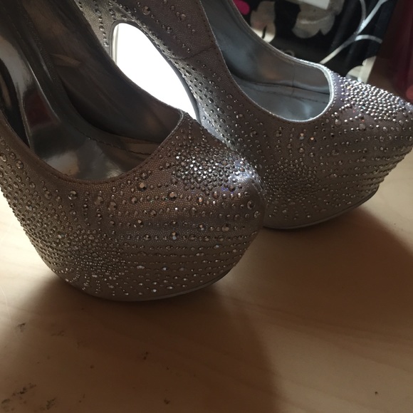 Silver Rhinestone pumps - Picture 2 of 4