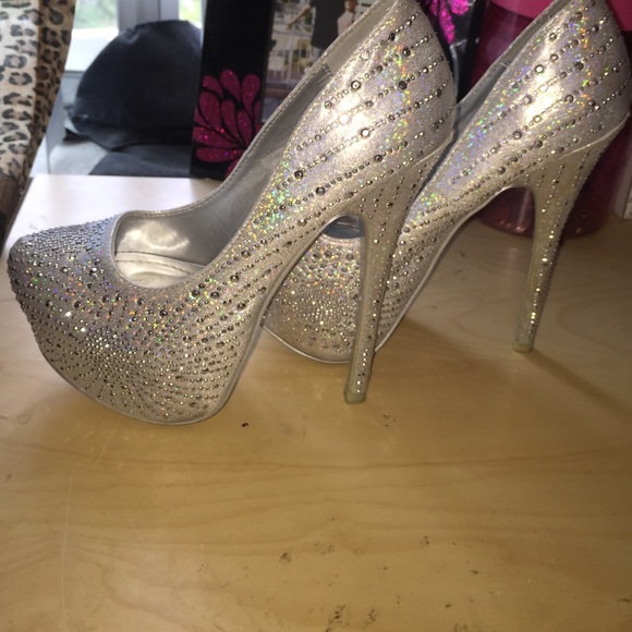 Silver Rhinestone pumps - Picture 4 of 4
