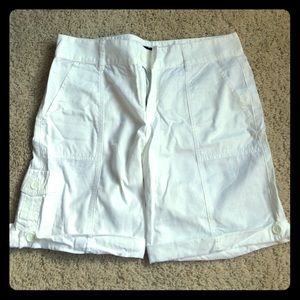 🔳Calvin Klein white shorts. Sz 6.🔳 never worn💟