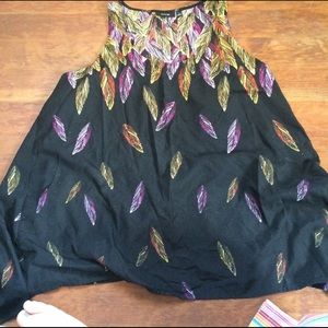 cute flowing feather top!