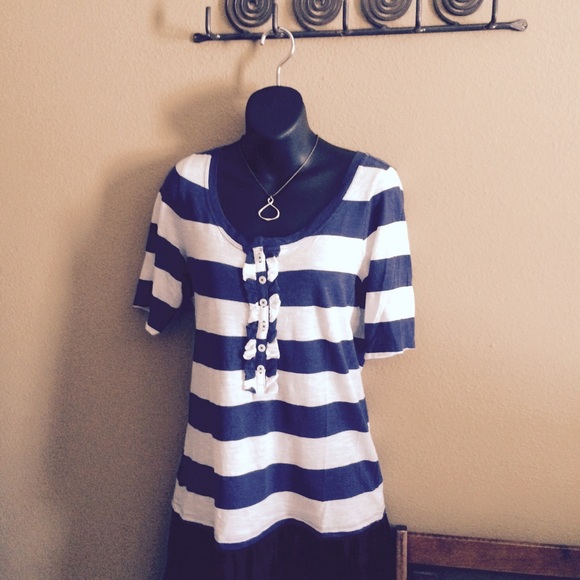 🌀sold🌀🌀Old Navy stripped shirt - Picture 2 of 4