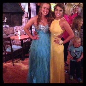 Beautiful yellow prom dress; great condition