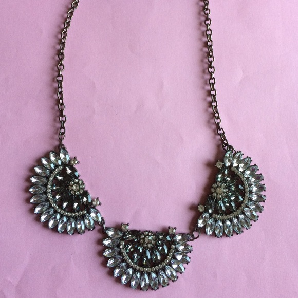 Jewelry - 🎉HP🎉NWT! Silver rhinestone vintage necklace