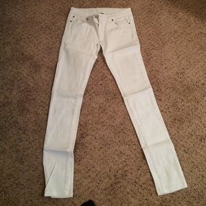 White denim jeans