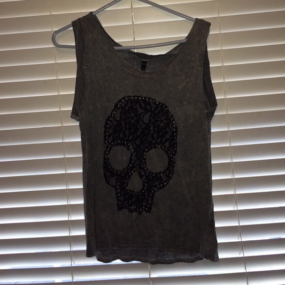 Grey skull tank