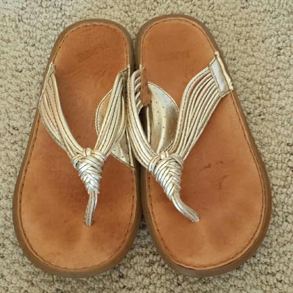 ## Sale ## BORN leather sandals with gold strap