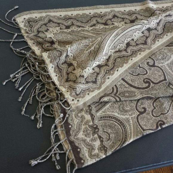 Brown pattern scarf
