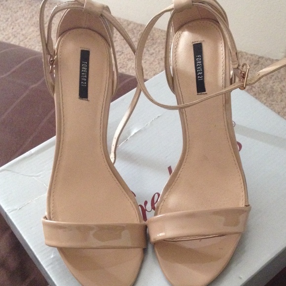 4 in" nude shoes.  Never worn !!! - Picture 2 of 3