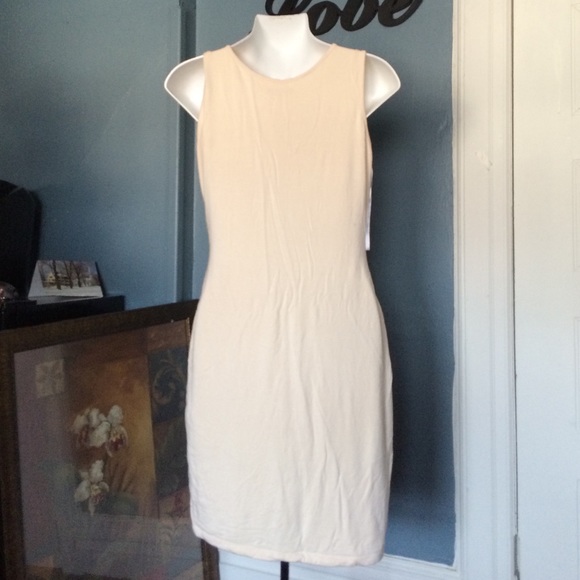 Dress - Picture 3 of 4