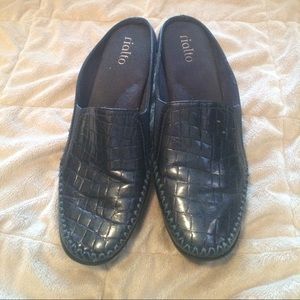 ⬇️SALE⬇️ Navy blue faux crocodile/leather mules