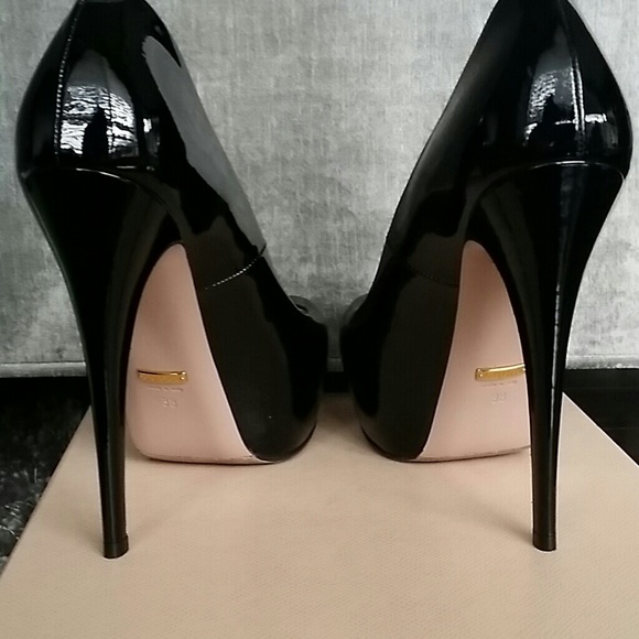 Gucci patent pumps! - Picture 2 of 4