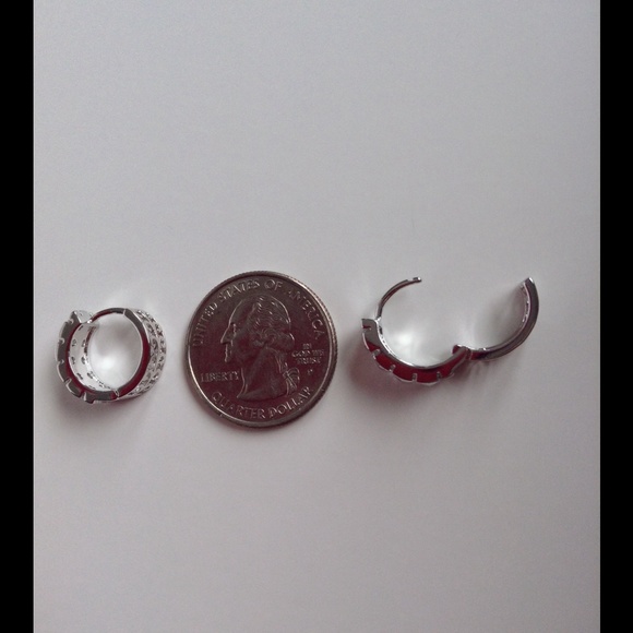 🌷925 Silver Cubic Zirconia Huggie Earrings🌷 - Picture 4 of 7