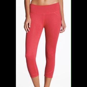 Fabletics Lima capri in cranberry stripe. M
