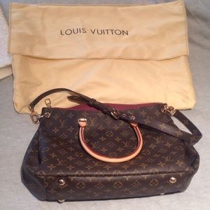 Louis Vuitton Handbag!!