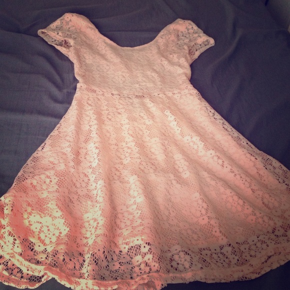 Simple lace casual dress