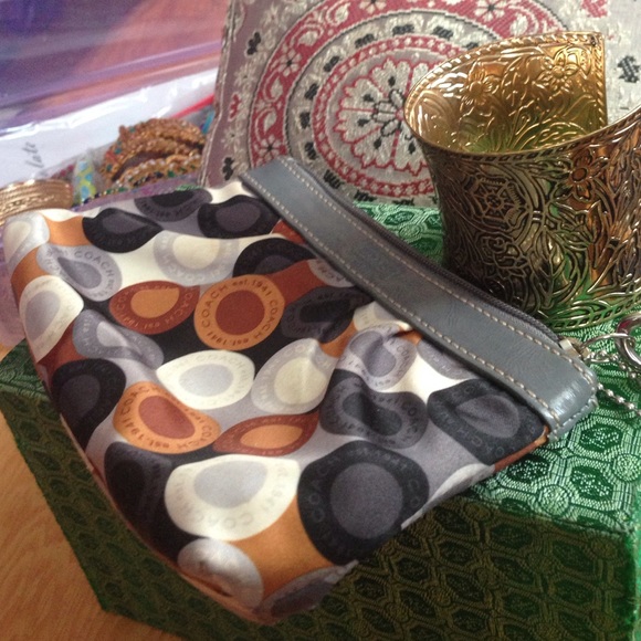 Coach wristlet - Picture 2 of 4