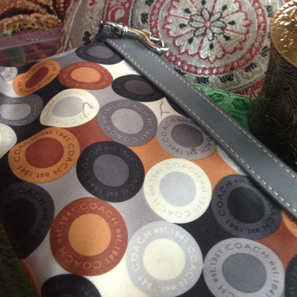 Coach wristlet - Picture 4 of 4