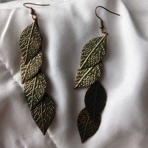 Green leaf Earrings.