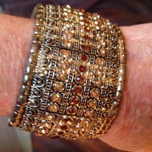 💢💢SOLD💢💢Beautiful gold stretchy bracelet Amber