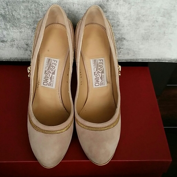 Ferragamo pink suede pumps! - Picture 2 of 4