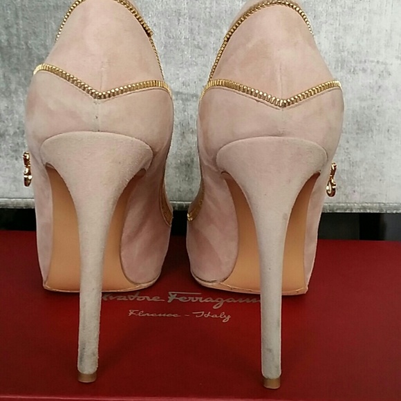 Ferragamo pink suede pumps! - Picture 3 of 4