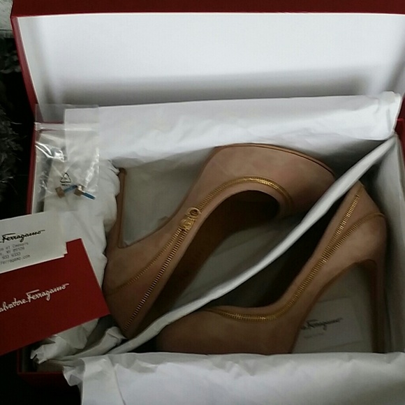 Ferragamo pink suede pumps! - Picture 4 of 4