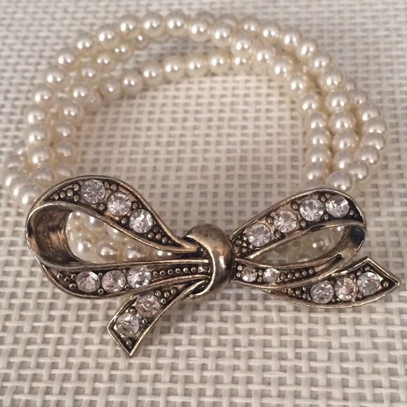 Pearl and Bow bracelet